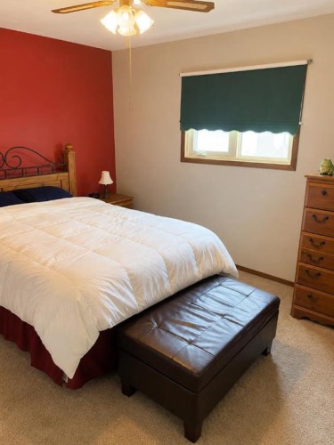 110 Howard Street, Halkirk, AB - Indoor Photo Showing Bedroom
