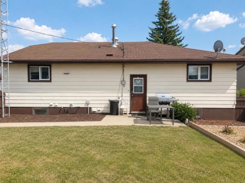 110 Howard Street, Halkirk, AB - Outdoor With Exterior