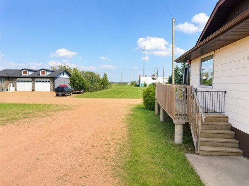 110 Howard Street, Halkirk, AB - Outdoor