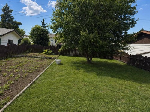 110 Howard Street, Halkirk, AB - Outdoor