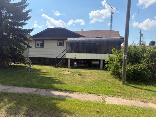 110 Howard Street, Halkirk, AB - Outdoor