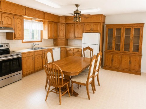 110 Howard Street, Halkirk, AB - Indoor