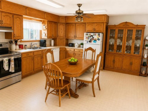 110 Howard Street, Halkirk, AB - Indoor