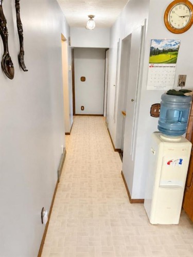 110 Howard Street, Halkirk, AB - Indoor Photo Showing Other Room