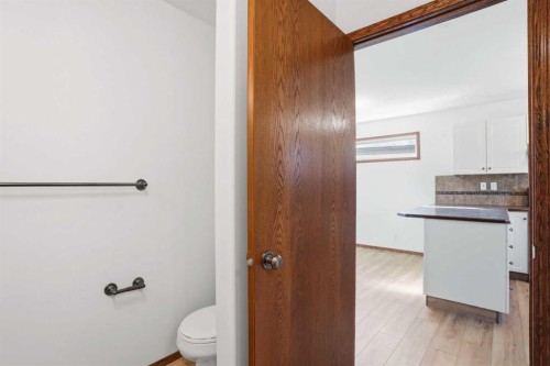 34 Keen Crescent, Red Deer, AB - Indoor Photo Showing Bathroom