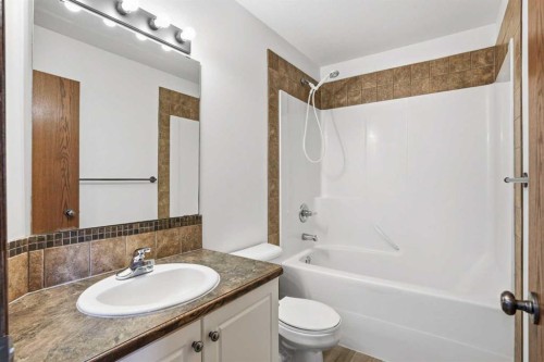 34 Keen Crescent, Red Deer, AB - Indoor Photo Showing Bathroom