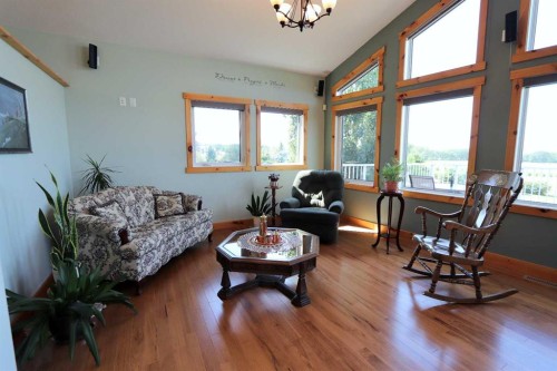 425062 Range Road 250, Rural Ponoka County, AB - Indoor Photo Showing Living Room