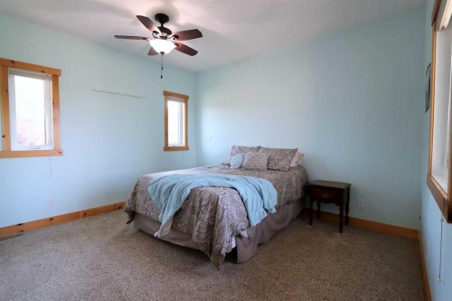 425062 Range Road 250, Rural Ponoka County, AB - Indoor Photo Showing Bedroom