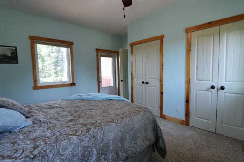 425062 Range Road 250, Rural Ponoka County, AB - Indoor Photo Showing Bedroom