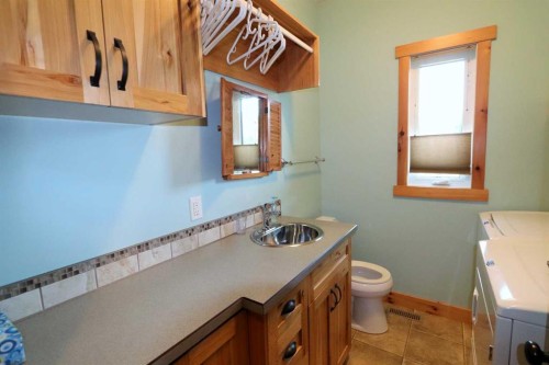 425062 Range Road 250, Rural Ponoka County, AB - Indoor Photo Showing Bathroom