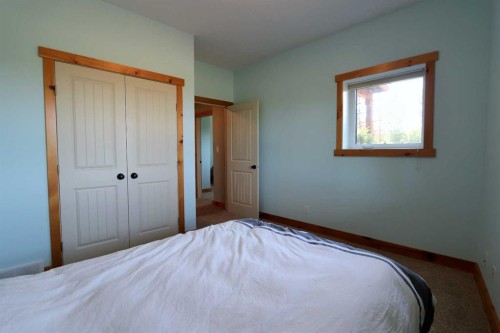 425062 Range Road 250, Rural Ponoka County, AB - Indoor Photo Showing Bedroom
