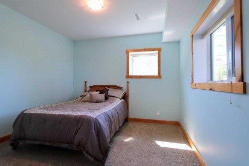 425062 Range Road 250, Rural Ponoka County, AB - Indoor Photo Showing Bedroom