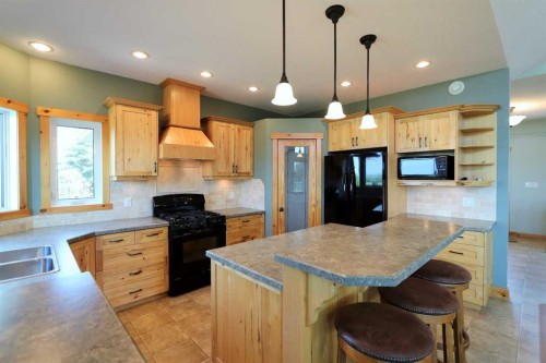 425062 Range Road 250, Rural Ponoka County, AB - Indoor Photo Showing Kitchen With Double Sink