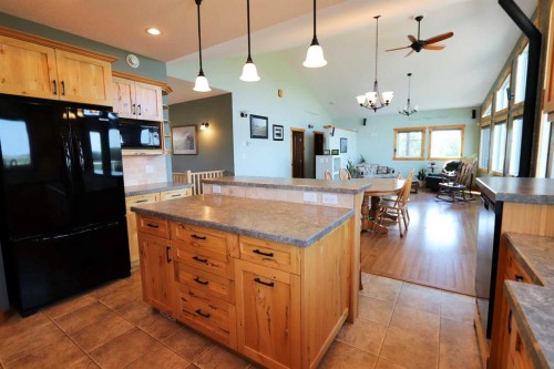 425062 Range Road 250, Rural Ponoka County, AB - Indoor Photo Showing Kitchen
