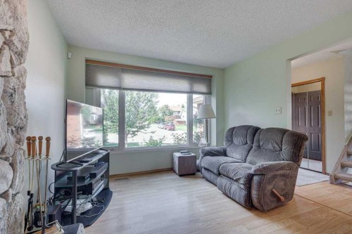 165 Greig Drive, Red Deer, AB - Indoor Photo Showing Living Room