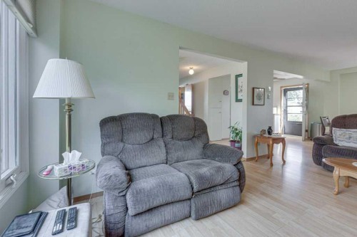 165 Greig Drive, Red Deer, AB - Indoor Photo Showing Living Room