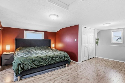 17-829 20 Street, Spruce View, AB - Indoor Photo Showing Bedroom