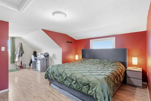 17-829 20 Street, Spruce View, AB - Indoor Photo Showing Bedroom