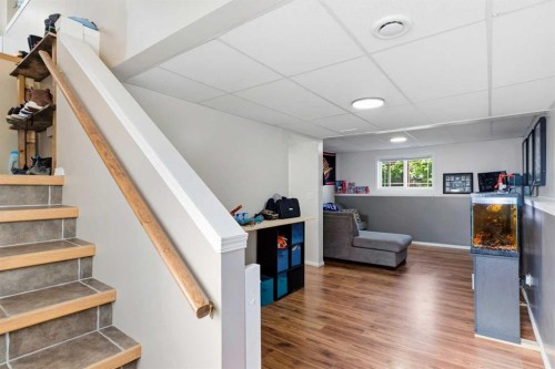 17-829 20 Street, Spruce View, AB - Indoor Photo Showing Other Room