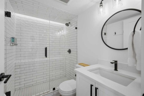 #2-4415 Lakeshore Drive, Sylvan Lake, AB - Indoor Photo Showing Bathroom