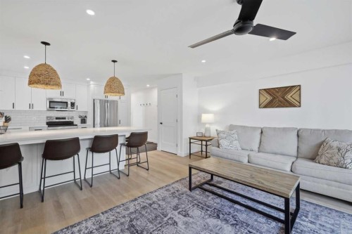 #2-4415 Lakeshore Drive, Sylvan Lake, AB - Indoor