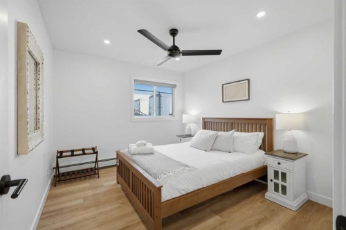 #2-4415 Lakeshore Drive, Sylvan Lake, AB - Indoor Photo Showing Bedroom