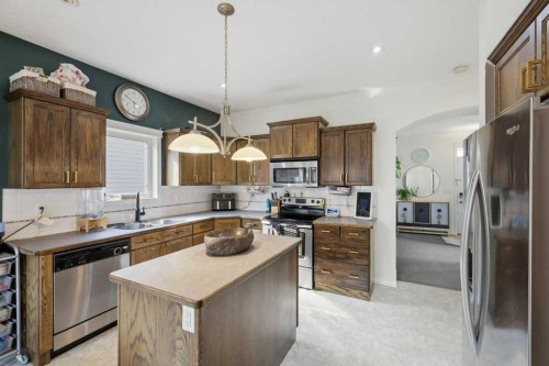 21 Regatta Way, Sylvan Lake, AB - Indoor Photo Showing Kitchen