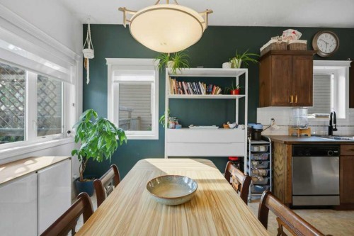 21 Regatta Way, Sylvan Lake, AB - Indoor Photo Showing Dining Room