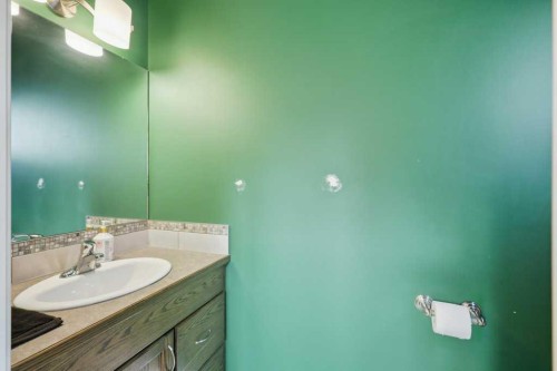 21 Regatta Way, Sylvan Lake, AB - Indoor Photo Showing Bathroom