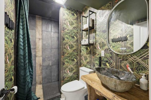 21 Regatta Way, Sylvan Lake, AB - Indoor Photo Showing Bathroom