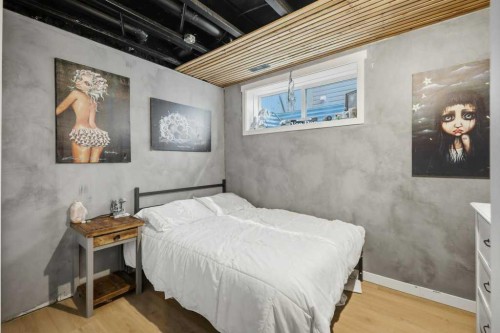 21 Regatta Way, Sylvan Lake, AB - Indoor Photo Showing Bedroom