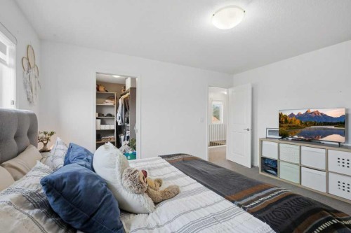 21 Regatta Way, Sylvan Lake, AB - Indoor Photo Showing Bedroom