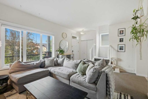 21 Regatta Way, Sylvan Lake, AB - Indoor Photo Showing Living Room