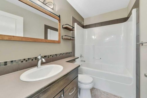 139 Garrison Circle, Red Deer, AB - Indoor Photo Showing Bathroom