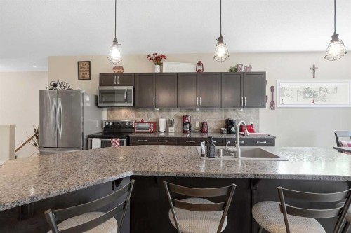 707 Elk Street, Sunbreaker Cove, AB - Indoor Photo Showing Kitchen With Double Sink With Upgraded Kitchen