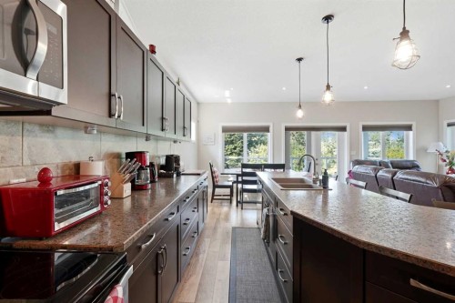 707 Elk Street, Sunbreaker Cove, AB - Indoor Photo Showing Kitchen With Double Sink With Upgraded Kitchen