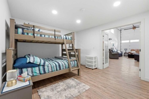 707 Elk Street, Sunbreaker Cove, AB - Indoor Photo Showing Bedroom