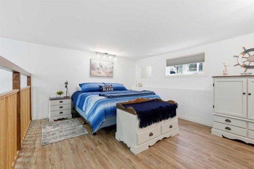 707 Elk Street, Sunbreaker Cove, AB - Indoor Photo Showing Bedroom