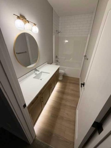 85 Gray Close, Sylvan Lake, AB - Indoor Photo Showing Bathroom