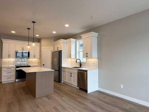 85 Gray Close, Sylvan Lake, AB - Indoor Photo Showing Kitchen With Upgraded Kitchen