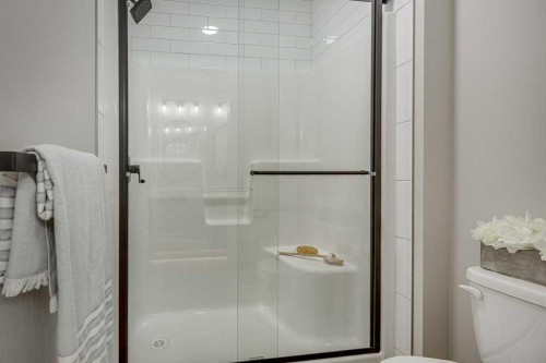 83 Gray Close, Sylvan Lake, AB - Indoor Photo Showing Bathroom