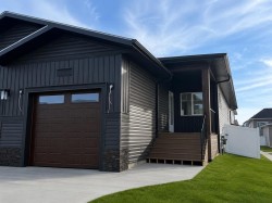 83 Gray Close Sylvan Lake, AB T4S 0W4