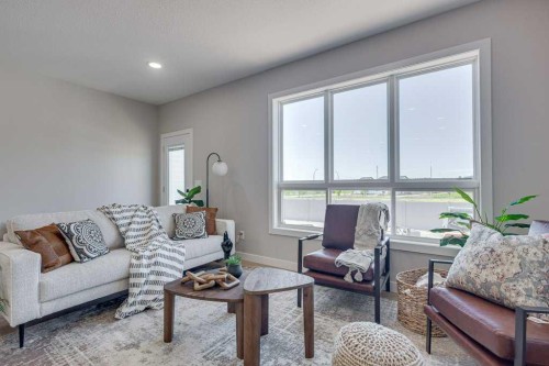 83 Gray Close, Sylvan Lake, AB - Indoor Photo Showing Living Room