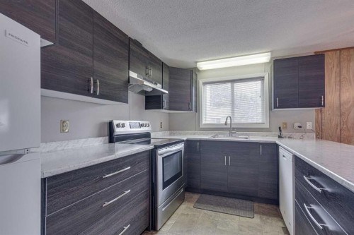 71 Parkside Avenue, Red Deer, AB 