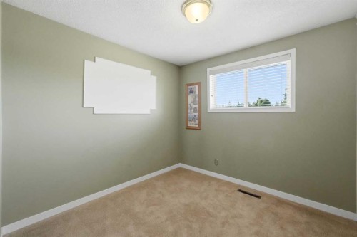 8 Sydney Close, Red Deer, AB - Indoor Photo Showing Other Room