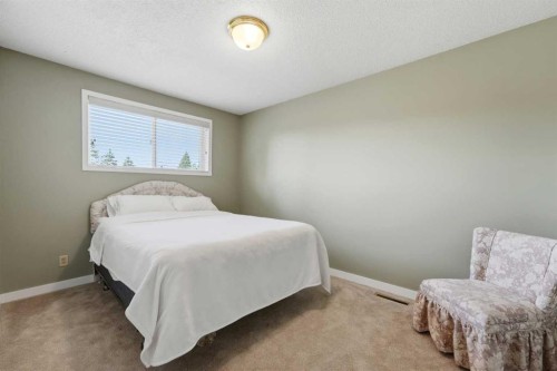 8 Sydney Close, Red Deer, AB - Indoor Photo Showing Bedroom