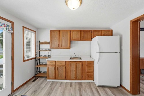 8 Sydney Close, Red Deer, AB - Indoor Photo Showing Kitchen