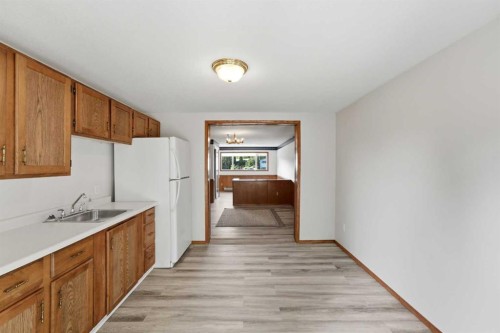 8 Sydney Close, Red Deer, AB - Indoor Photo Showing Kitchen