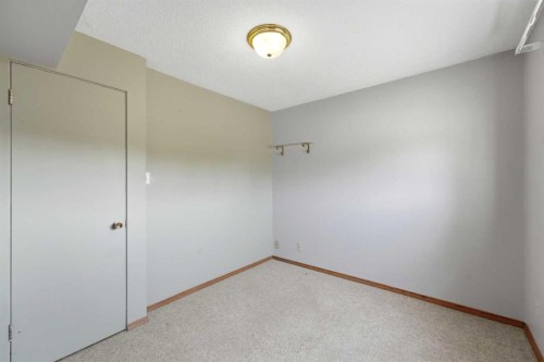 8 Sydney Close, Red Deer, AB - Indoor Photo Showing Other Room