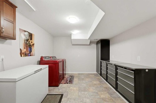 8 Sydney Close, Red Deer, AB - Indoor Photo Showing Laundry Room